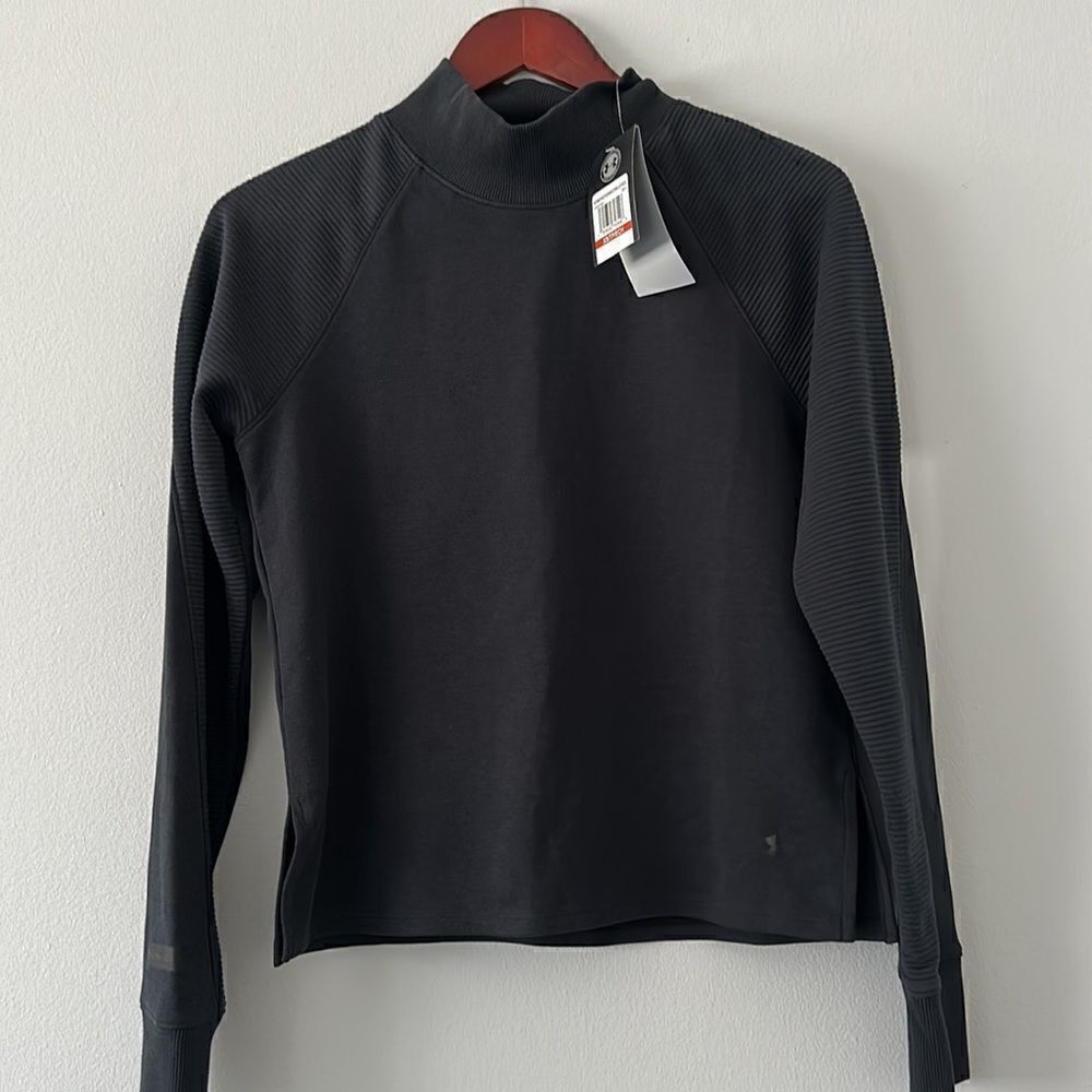 Under Armour Women’s Long sleeve light breathable stretchy sweatshirt Sz XS, NWT